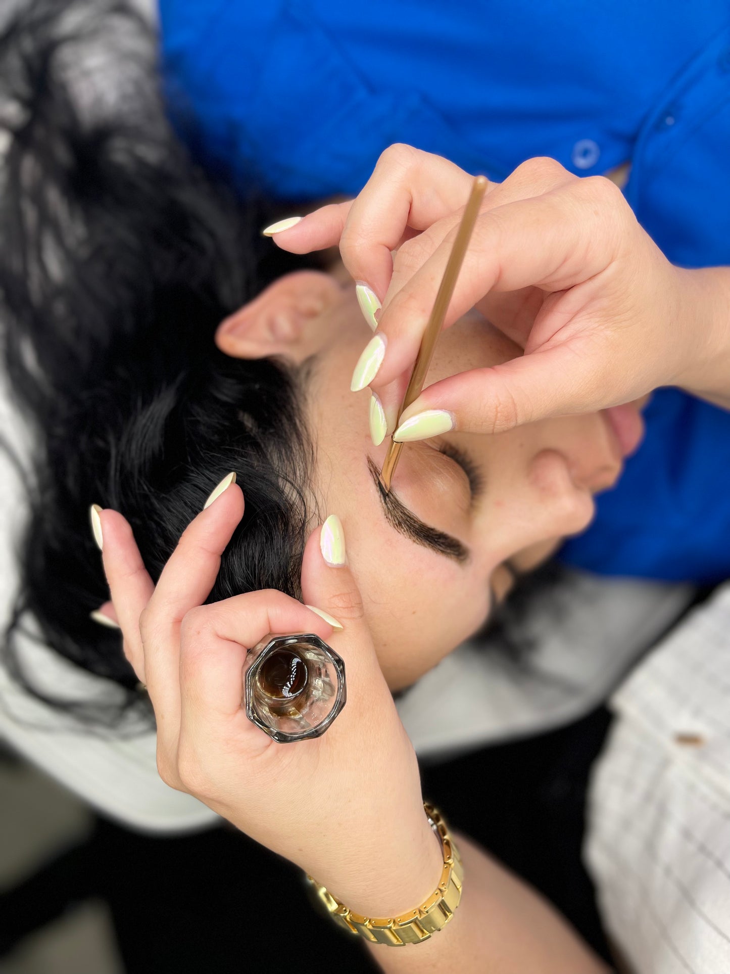 Diseño de Cejas con Henna