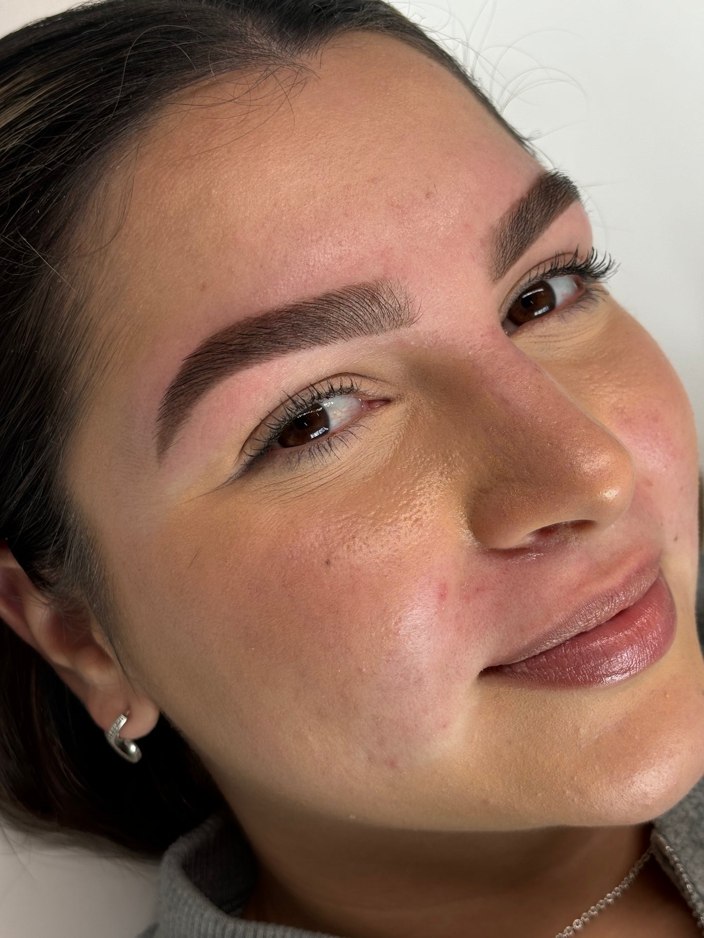 Diseño de Cejas con Henna